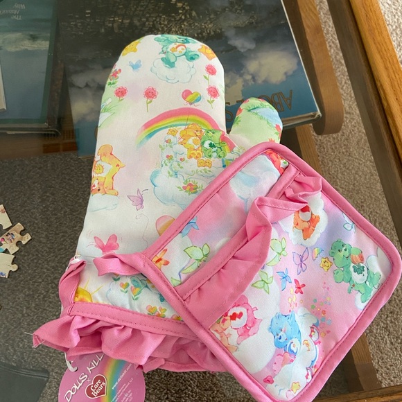 Dolls kill carebears bnwt Care Bears Pink Oven Mitt and Pot Holder Set - Picture 5 of 5